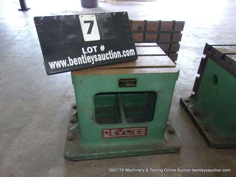 DEVLIEG T-SLOTTED 90° RIGHT ANGLE PLATE, 16 1/2" X 14" - BASE 16" X 16 1/2", S/N:B91040