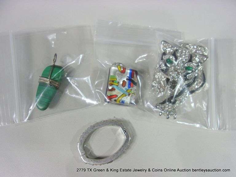 LOT: 4 ASSORTED FASHION PENDANTS