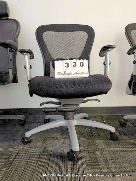 9-5 SEATING BLACK OFFICE CHAIR ON CASTERS