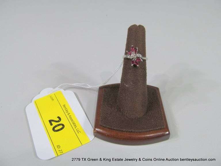 14K WHITE GOLD GARNET & DIAMOND FLORAL MOTIF ACCENT RING, SIZE 6.5