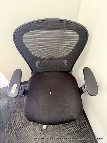 9-5 SEATING BLACK OFFICE CHAIR ON CASTERS