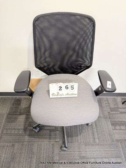 BLACK OFFICE CHAIR ON CASTERS