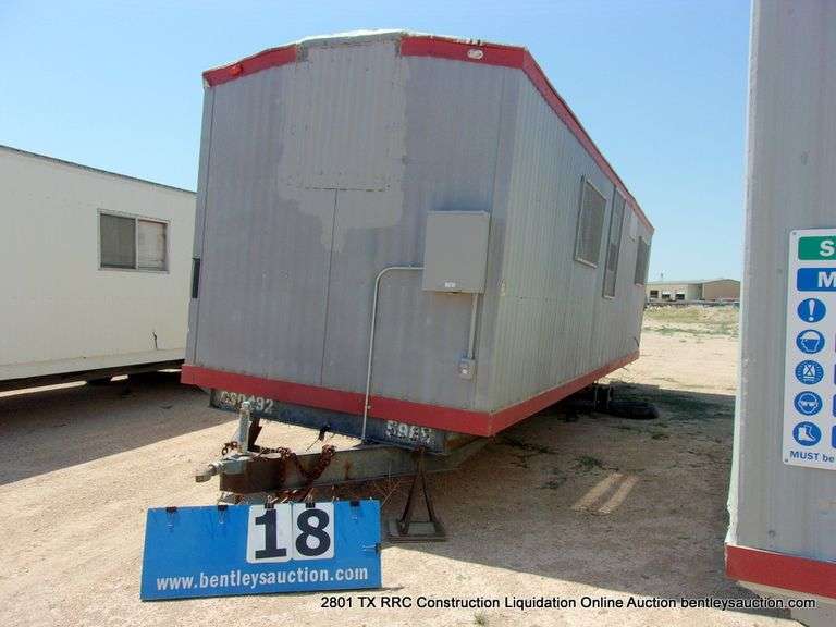 GREY 28 FT CONSTRUCTION SITE TRAILER