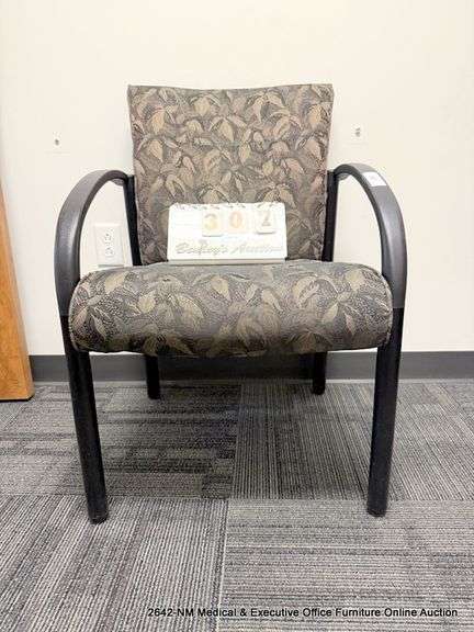 DECORATIVE ARM CHAIR
