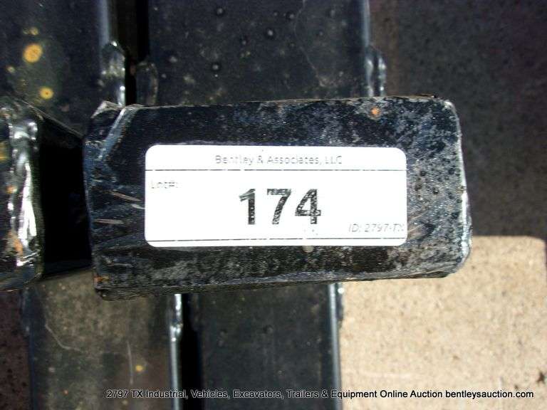 WOLVERINE BUCKET ATTACH 60" PALLET FORKS 4000 LB CAPACITY ATTACHMENT MODEL: TF2-66-4000G, S# ZW-0036