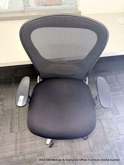 9-5 BLACK OFFICE CHAIR ON CASTERS