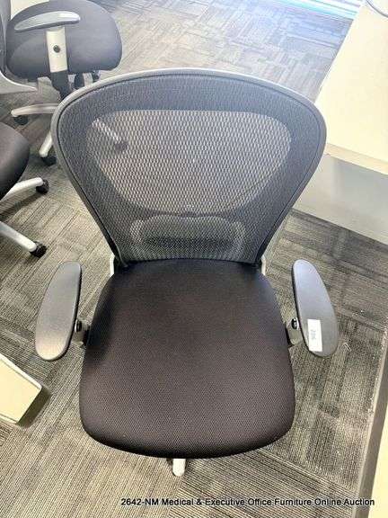 9-5 BLACK OFFICE CHAIR ON CASTERS