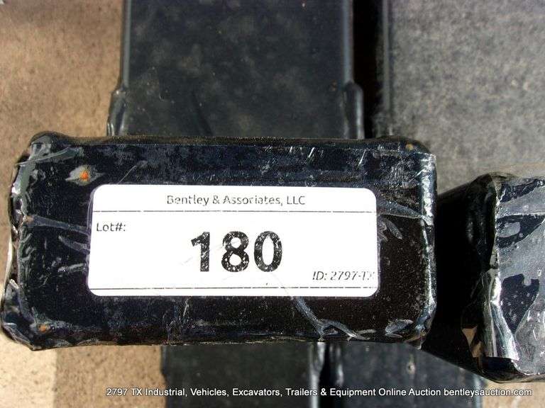 WOLVERINE BUCKET ATTACH 60" PALLET FORKS 4000 LB CAPACITY ATTACHMENT MODEL: TF2-66-4000G, S# ZW-0014