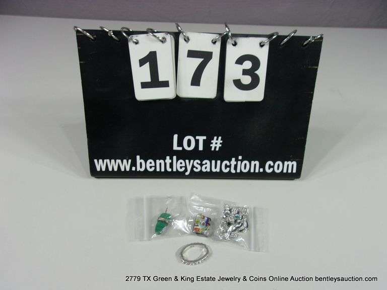 LOT: 4 ASSORTED FASHION PENDANTS