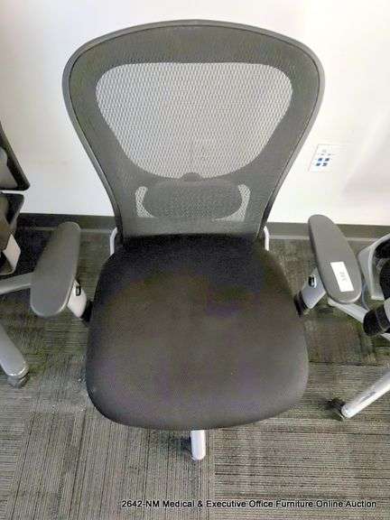 9-5 SEATING BLACK OFFICE CHAIR ON CASTERS