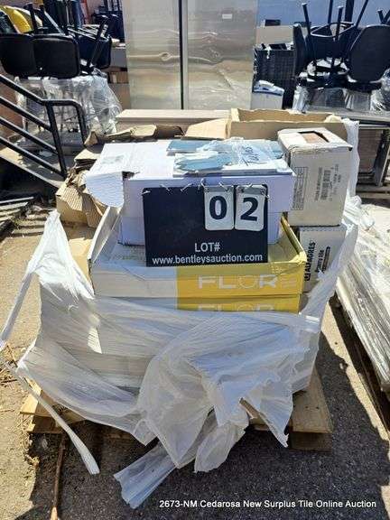 PALLET: ASSORTED SIZED TILES - PORCELAIN TILE, CERAMIC WALL TILE, SHADE/TELNTE