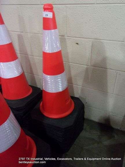 10 - HIGHWAY TRAFFIC CONES, MODEL: K1428 - 10 X MONEY