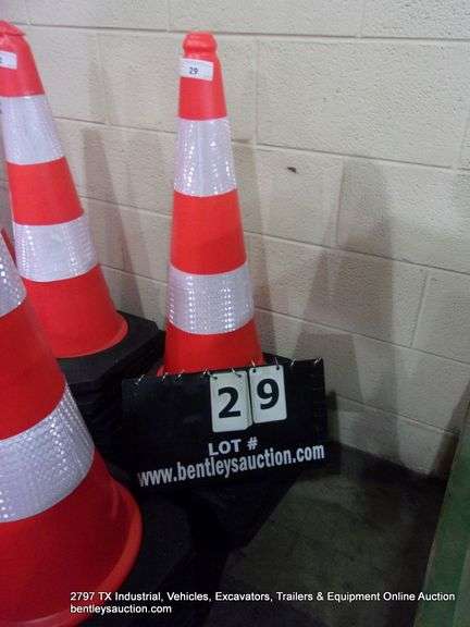 10 - HIGHWAY TRAFFIC CONES, MODEL: K1428 - 10 X MONEY