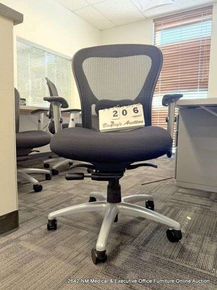 9-5 BLACK OFFICE CHAIR ON CASTERS