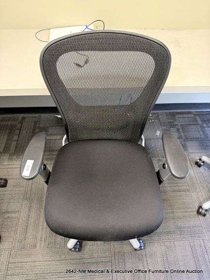 9-5 BLACK OFFICE CHAIR ON CASTERS