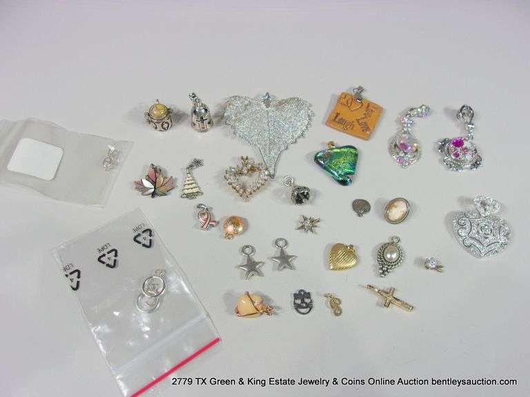 BAG: 25 ASSORTED FASHION PENDANTS & CHARMS