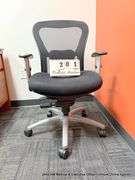 9-5 SEATING BLACK OFFICE CHAIR ON CASTERS