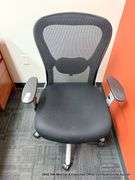 9-5 SEATING BLACK OFFICE CHAIR ON CASTERS