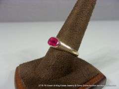GOLD RING: PINK TONED RUBY, OVAL STONE, SIZE 10 1/4