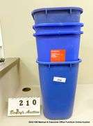 4 PLASTIC TRASHCANS