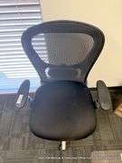 9-5 SEATING BLACK OFFICE CHAIR ON CASTERS