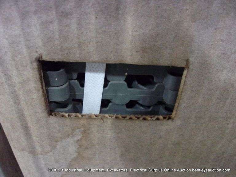 BOX: SWISSTRAX GARAGE FLOW PRO RIBTRAX GARAGE FLOORING TILES - SNAP TOGETHER - GREY 24-PCS