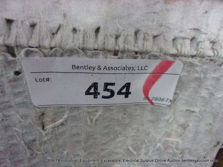 BOX: SWISSTRAX GARAGE FLOWPRO RIBTRAX GARAGE FLOORING TILES - SNAP TOGETHER - GREY 24-PC