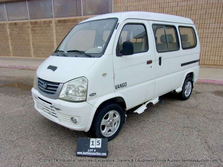 VANTAGE VANGO PLANT MULTI PASSENGER VAN - 1 KEY, NO TITLE