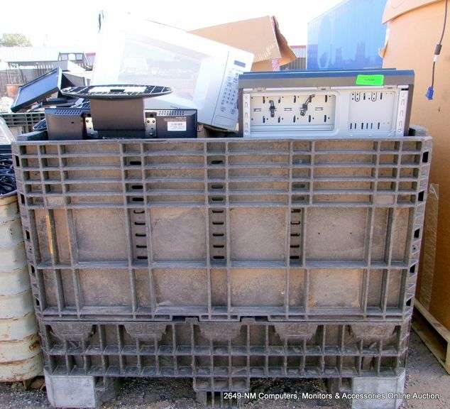 MISC BOX: COMPUTER MONITORS, MICROWAVE, KEYBOARDS - CONTENTS ONLY (15X MONEY)