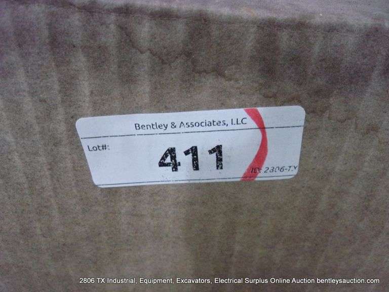 BOX: SWISSTRAX GARAGE FLOW PRO RIBTRAX GARAGE FLOORING TILES - SNAP TOGETHER - GREY 24-PCS