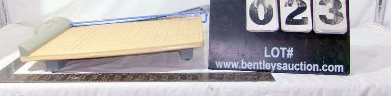 QUARTET PAPER CUTTER 12"