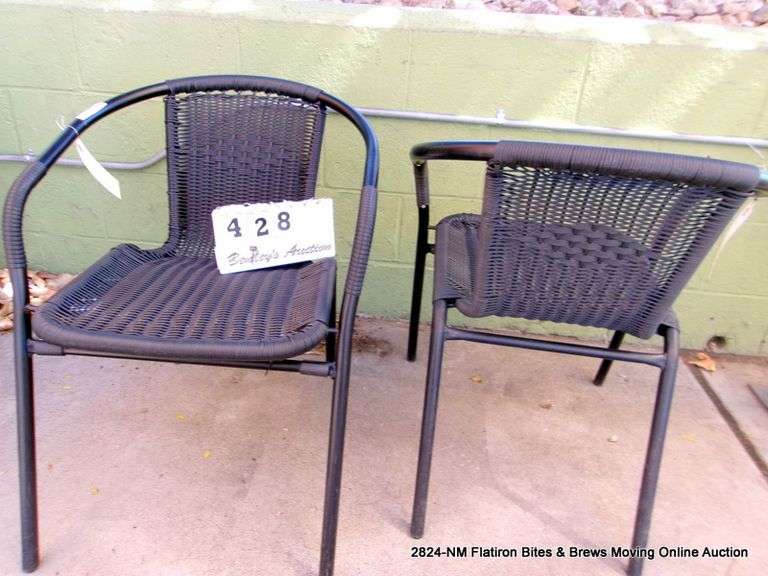 METAL W/ WICKER PATIO CHAIR (ONLY 1 CHAIR - PIC IS FRONT & BACK VIEW)