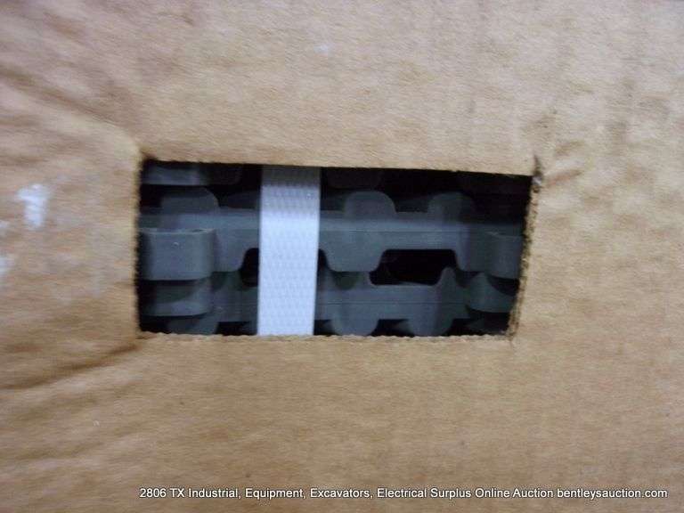 BOX: SWISSTRAX GARAGE FLOWPRO RIBTRAX GARAGE FLOORING TILES - SNAP TOGETHER - GREY 24-PC