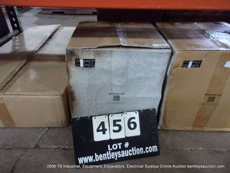 BOX: SWISSTRAX GARAGE FLOWPRO RIBTRAX GARAGE FLOORING TILES - SNAP TOGETHER - GREY 24-PC