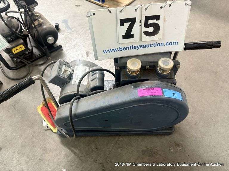 WELCH 1402 DUO SEAL VACUUM PUMP