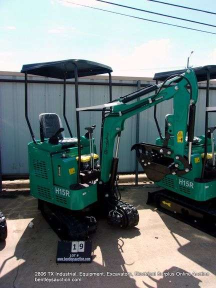 CF INDUSTRY CFG H15R MINI EXCAVATOR - 13.5 HP