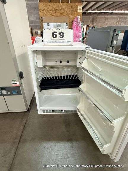 FISHER SCIENTIFIC 3724 LOW TEMPERATURE INCUBATOR