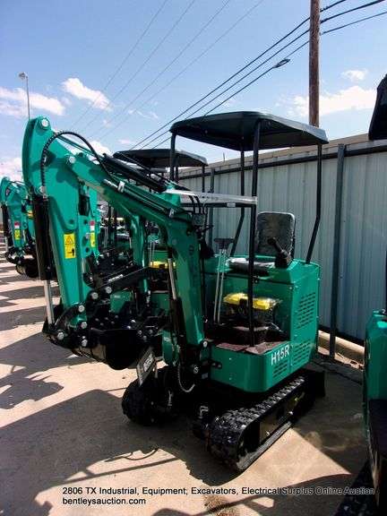 CF INDUSTRY CFG H15R MINI EXCAVATOR - 13.5 HP