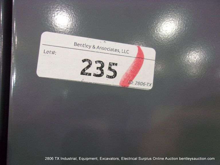 TENNSCO GREY METAL 2-DOOR STORAGE CABINET