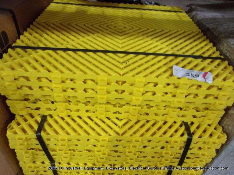 BOX: SWISSTRAX GARAGE FLOW PRO RIBTRAX GARAGE SNAP TOGETHER FLOORING TILES - 24 PCS - YELLOW