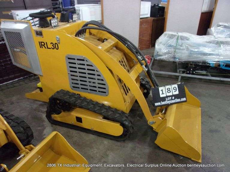 SD LANCH SDLL30 RUBBER TRACK STAND-ON MINI SKID LOADER - 15HP/IRL30