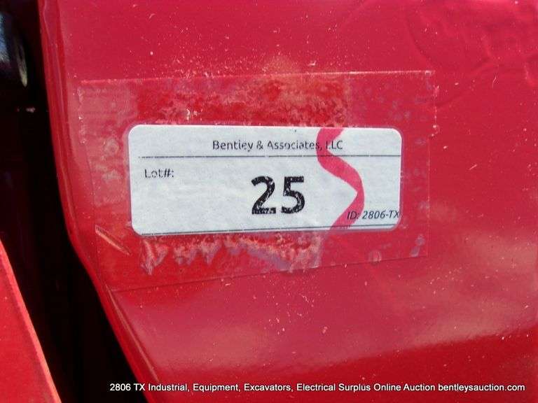 AGT INDUSTRIAL SDA-140W RUBBER TIRE RIDE ON MINI SKID LOADER - 15HP