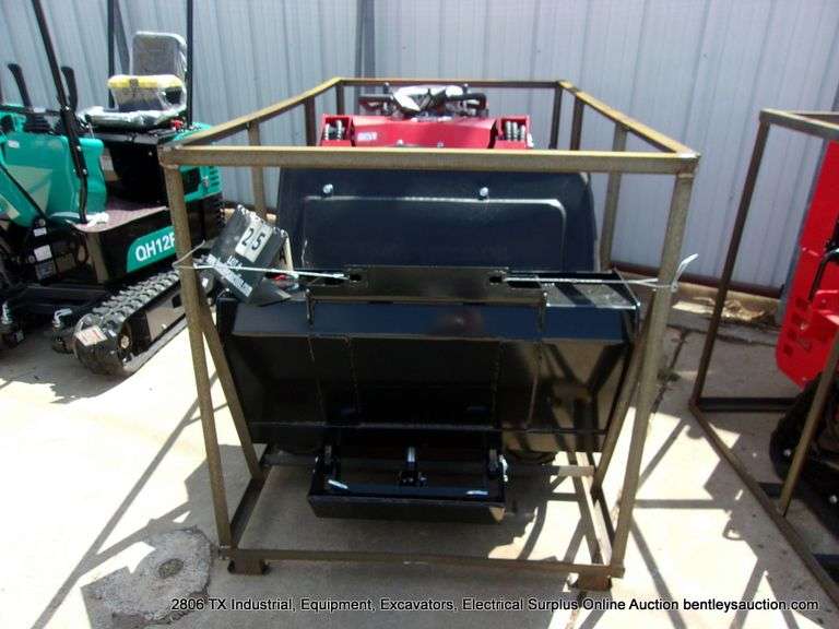 AGT INDUSTRIAL SDA-140W RUBBER TIRE RIDE ON MINI SKID LOADER - 15HP