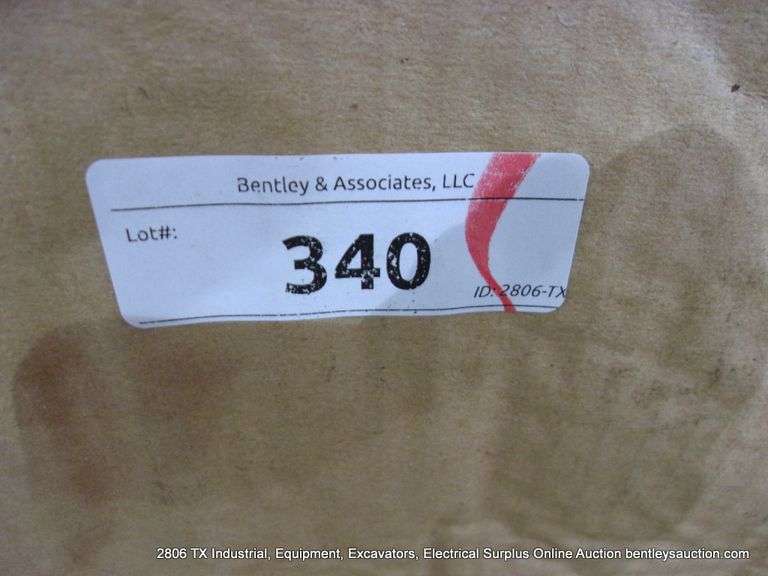 BOX: SWISSTRAX GARAGE FLOW PRO RIBTRAX GARAGE SNAP TOGETHER FLOORING TILES - 24 PCS - YELLOW