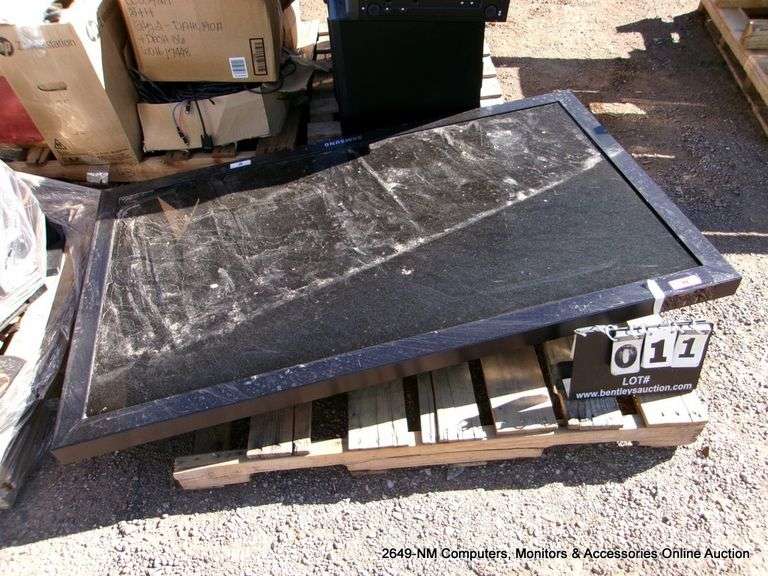 65" LG SCREEN TV