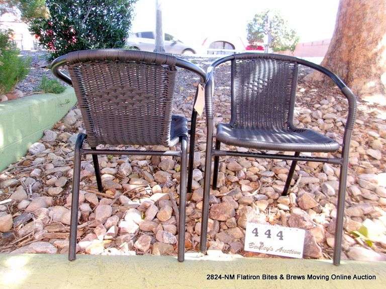 METAL W/ WICKER PATIO CHAIR (ONLY 1 CHAIR - PIC IS FRONT & BACK VIEW)