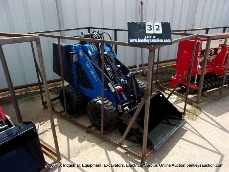 AGT INDUSTRIAL MX-MRW14 RUBBER TIRE STAND ON MINI SKID - 15HP