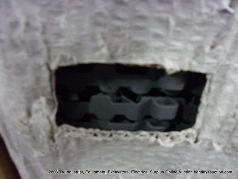 BOX: SWISSTRAX GARAGE FLOWPRO RIBTRAX GARAGE FLOORING TILES - SNAP TOGETHER - GREY 24-PC