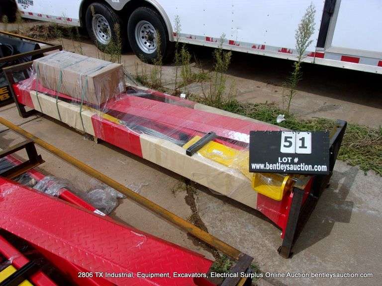 AGT INDUSTRIAL 10K HYDRAULIC 2 POST AUTOMOTIVE LIFT - RED