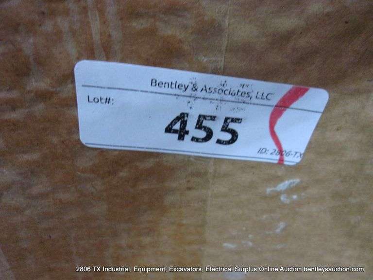 BOX: SWISSTRAX GARAGE FLOWPRO RIBTRAX GARAGE FLOORING TILES - SNAP TOGETHER - GREY 24-PC